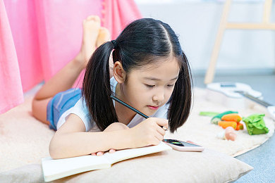 小樱女被  黄漫扒衣服游戏,恶意游戏扒衣隐私，官方严查开发者