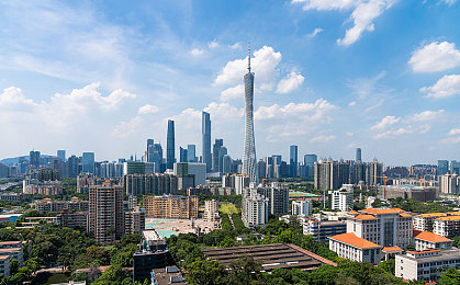 按摩师添我做爰全过程偷拍,按摩馆惊现偷拍，隐私泄露引关注-2